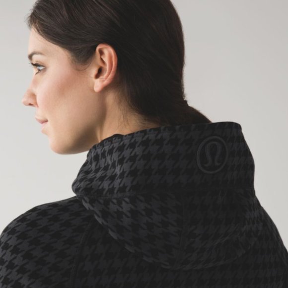 Lululemon Scuba Hoodie in Houndstooth - Picture 3 of 15